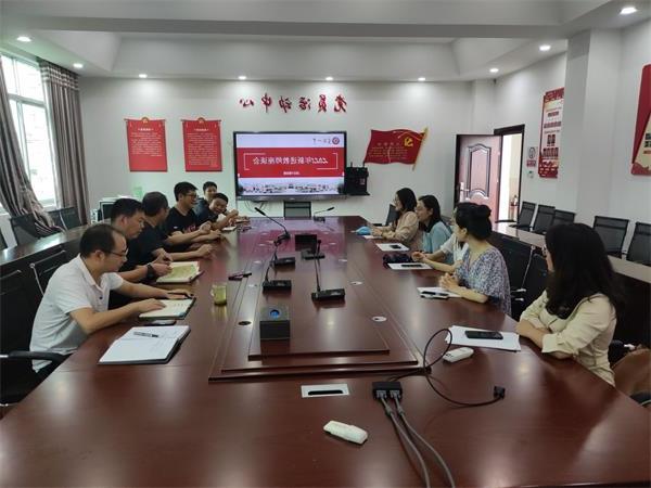 我校召开新进教师座谈会